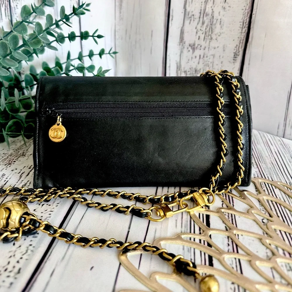 CHANEL Black and Gold Clutch with Iconic Design - Picture 6 of 10